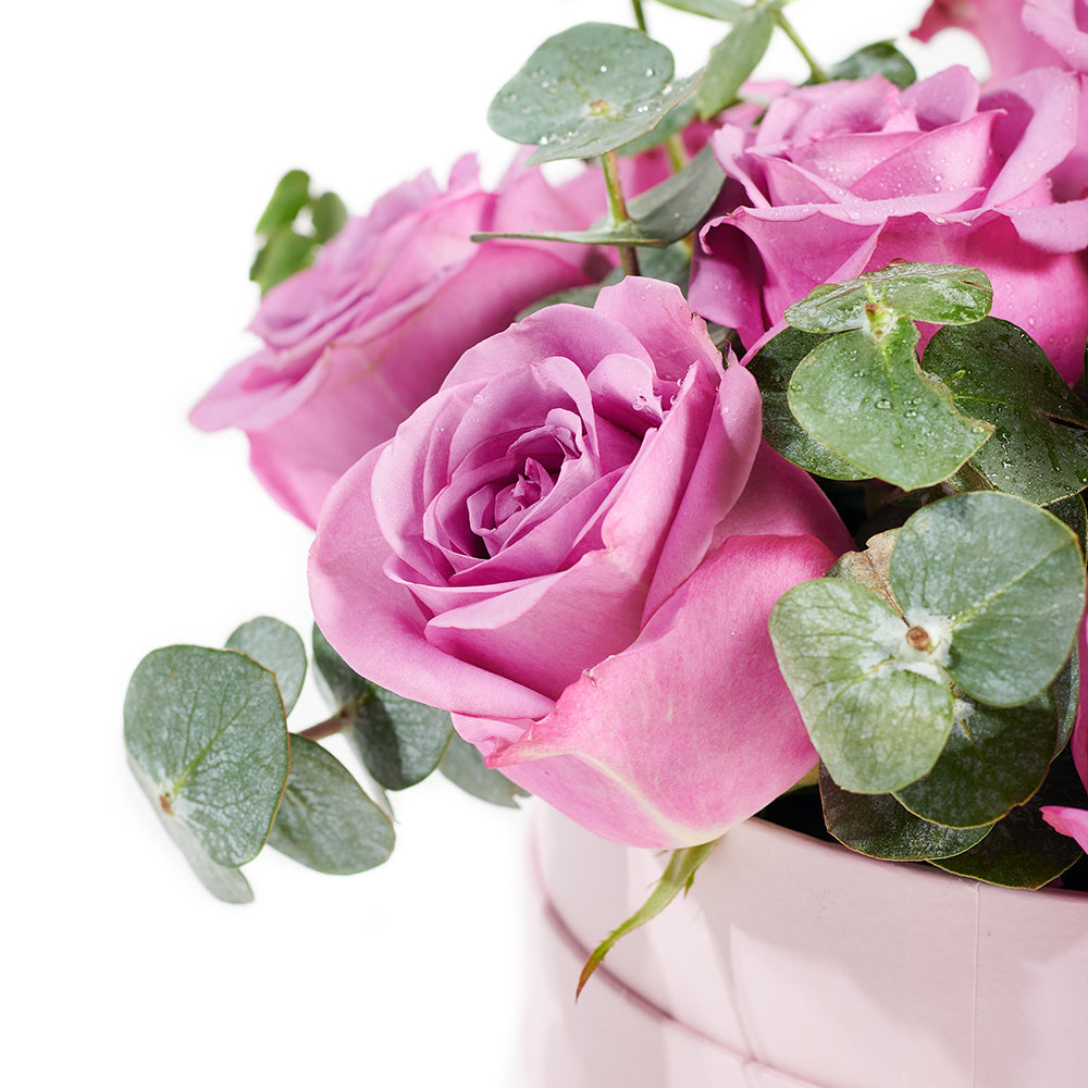 Make any occasion extra special with the Luxe Passion Flowers Champagne Gift from New York Blooms.