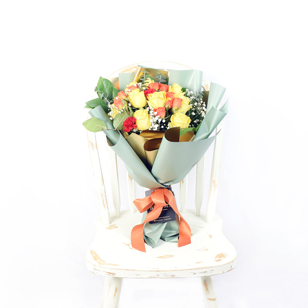 Sunburst Mixed Rose Bouquet from New York Blooms - Flower Gifts - New York Delivery.