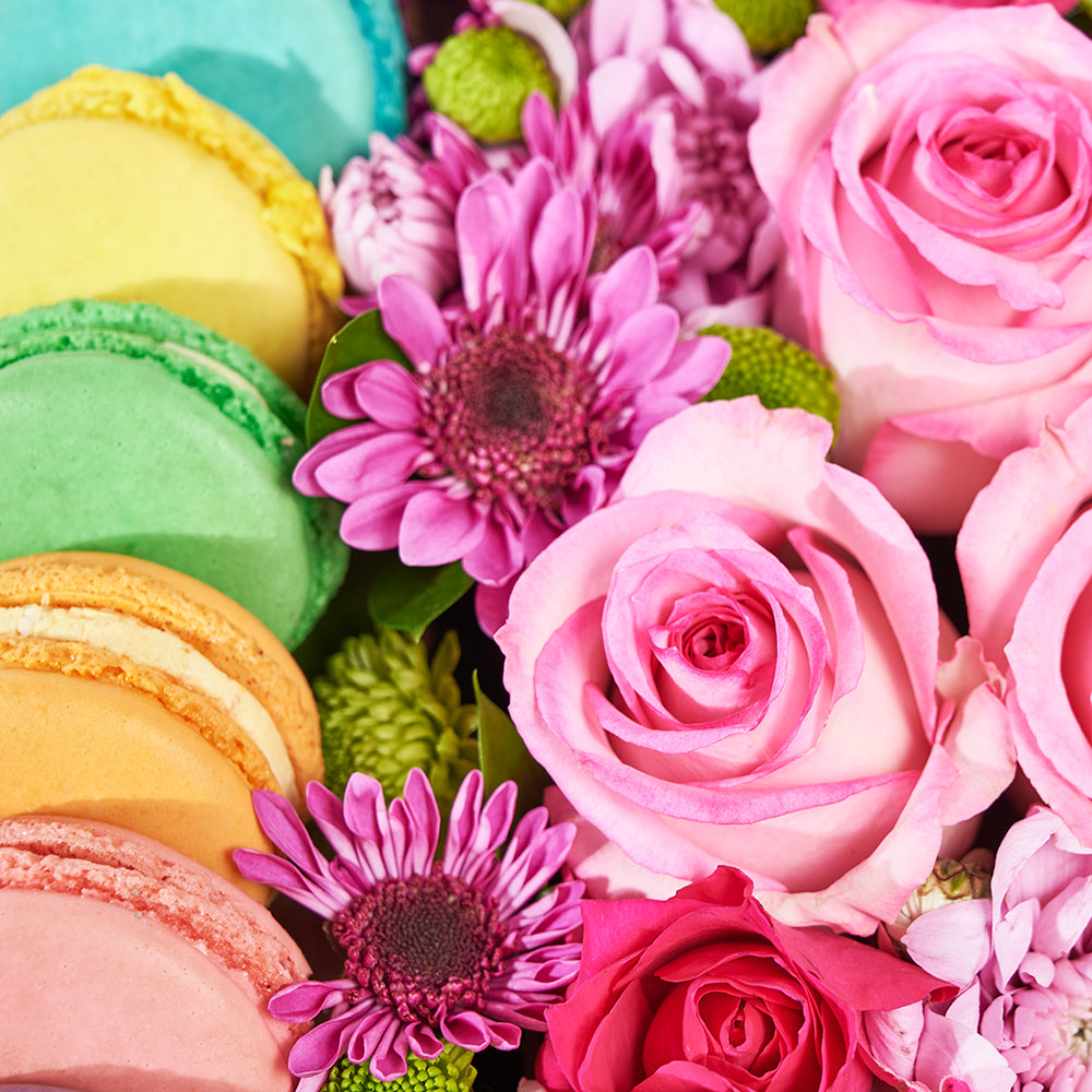 Complete Macaron & Flower Gift Box