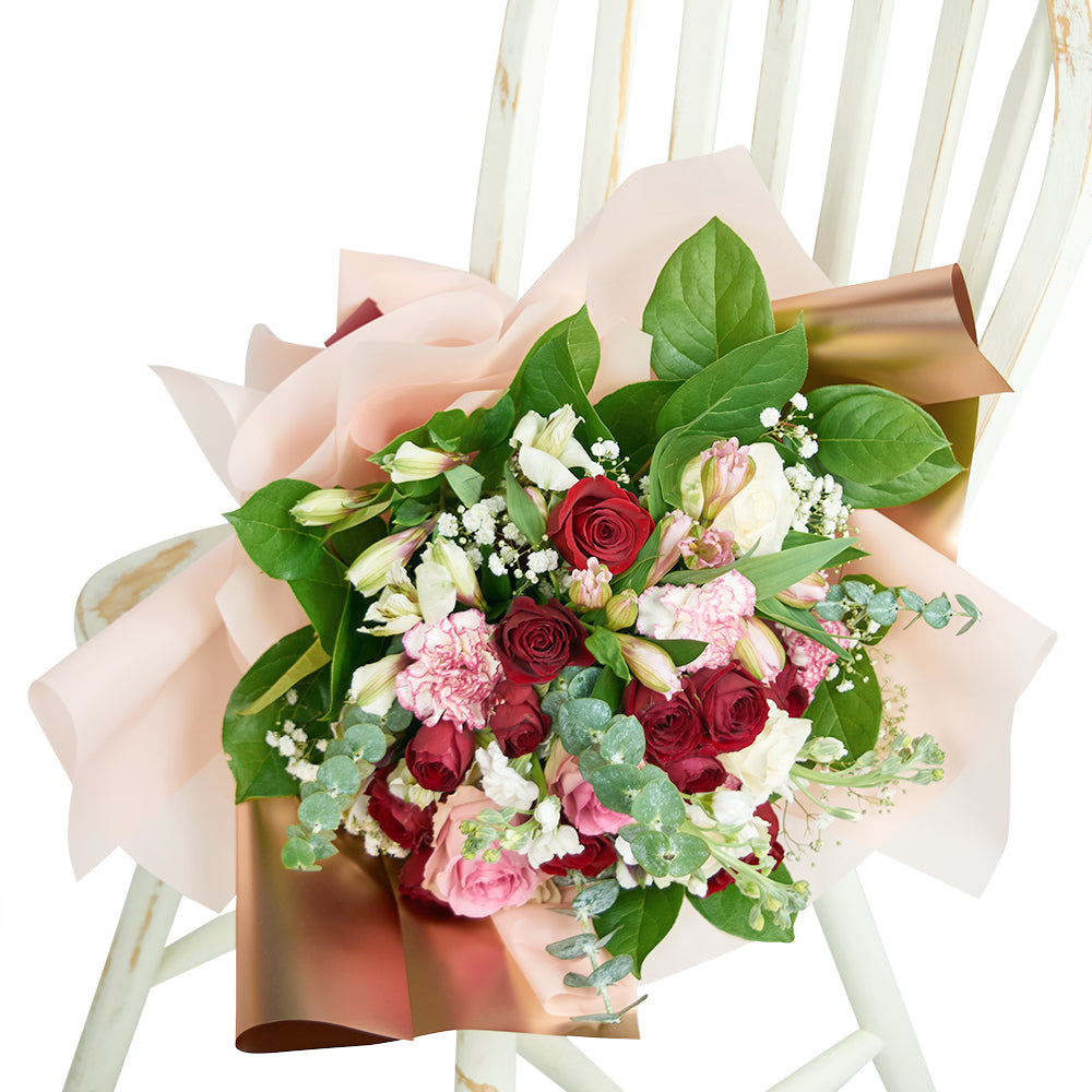 Vintage Elegance Mixed Bouquet from New York Blooms - Mixed Floral Gifts - New York Delivery.